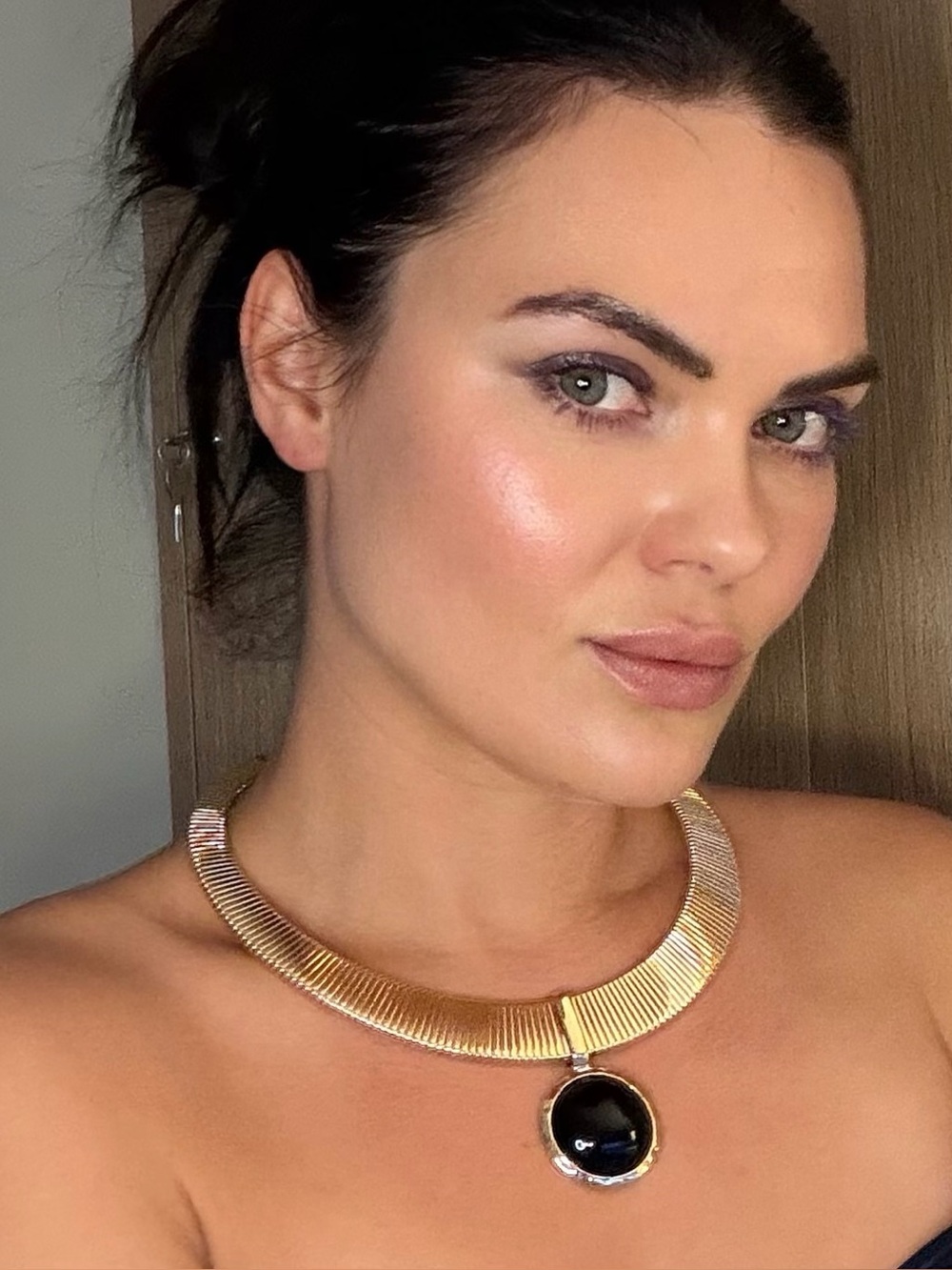 Gold-Plated Collar Necklace with Black Pendant